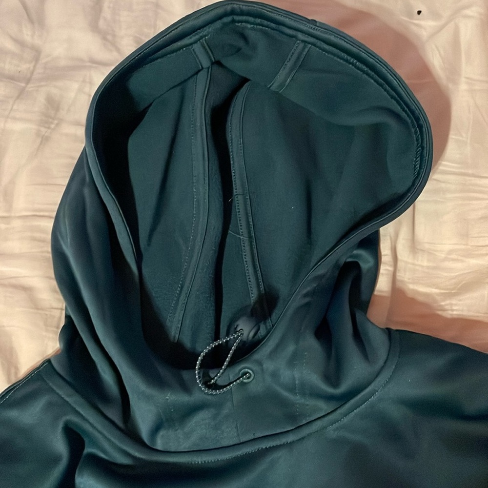 Medium athletic tealish color. Very comfy not my style.